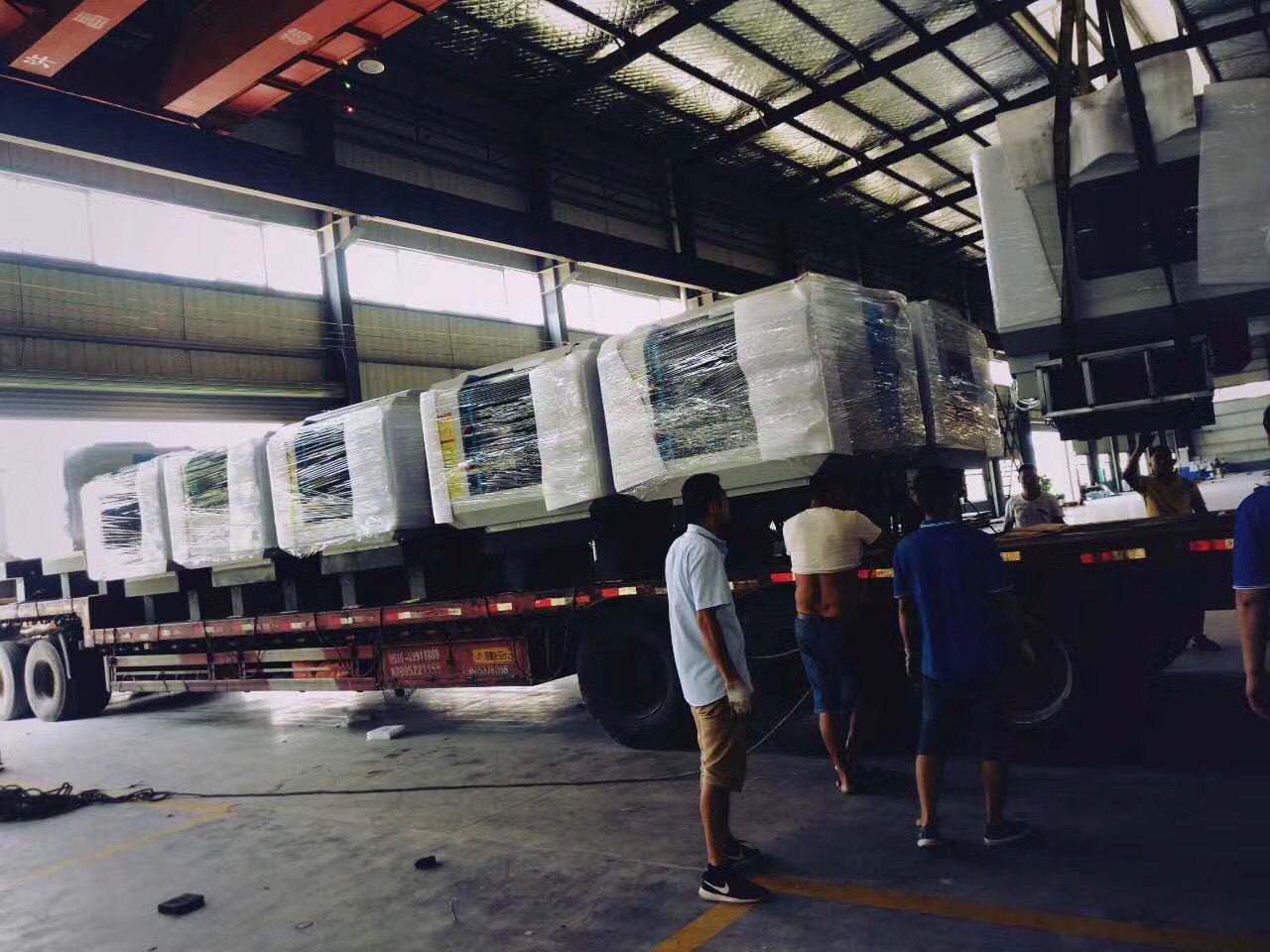 2018深雕數(shù)控迎來第二批玻璃精雕機，雙頭精雕機緊張出貨，得到客戶的高度認可。